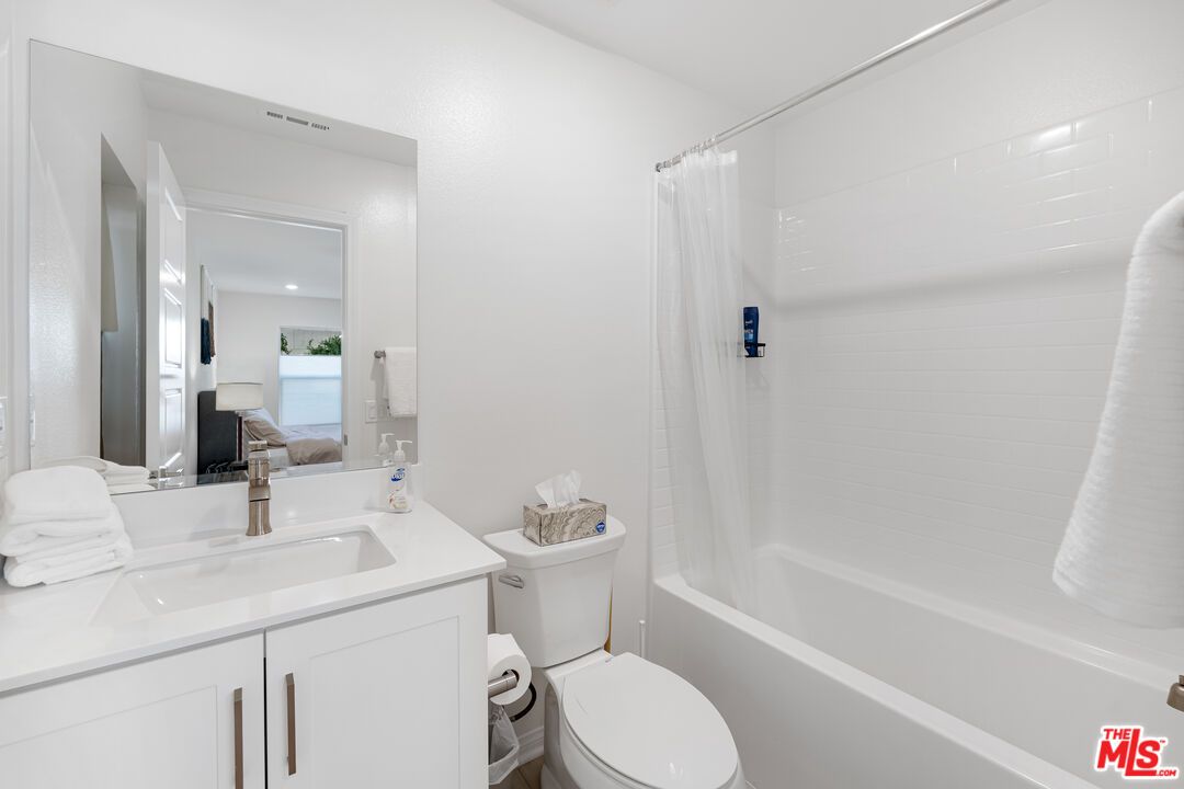 Bathroom, Interior, Recessed Lighting, Water