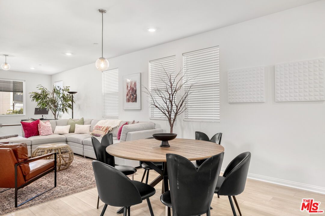 Dining room, Interior, Living room, Pendant Lights, Recessed Lighting, Wood Texture Flooring