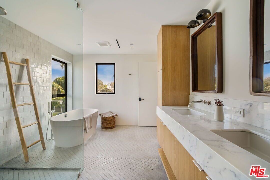 Bathroom, Dual Sink Vanities, Free Standing Baths, Interior, Recessed Lighting