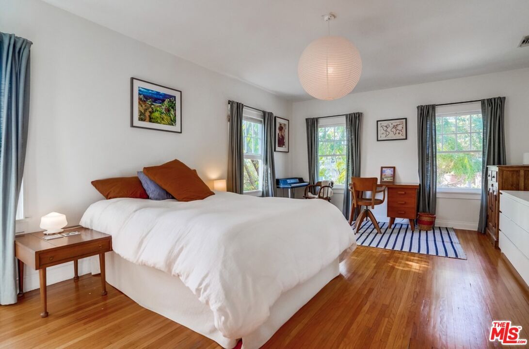 Bedroom, Interior, Pendant Lights, Wood Texture Flooring