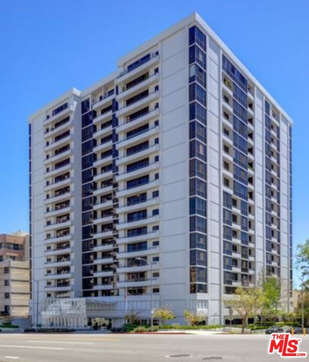 Exterior, Facade, Condo Building