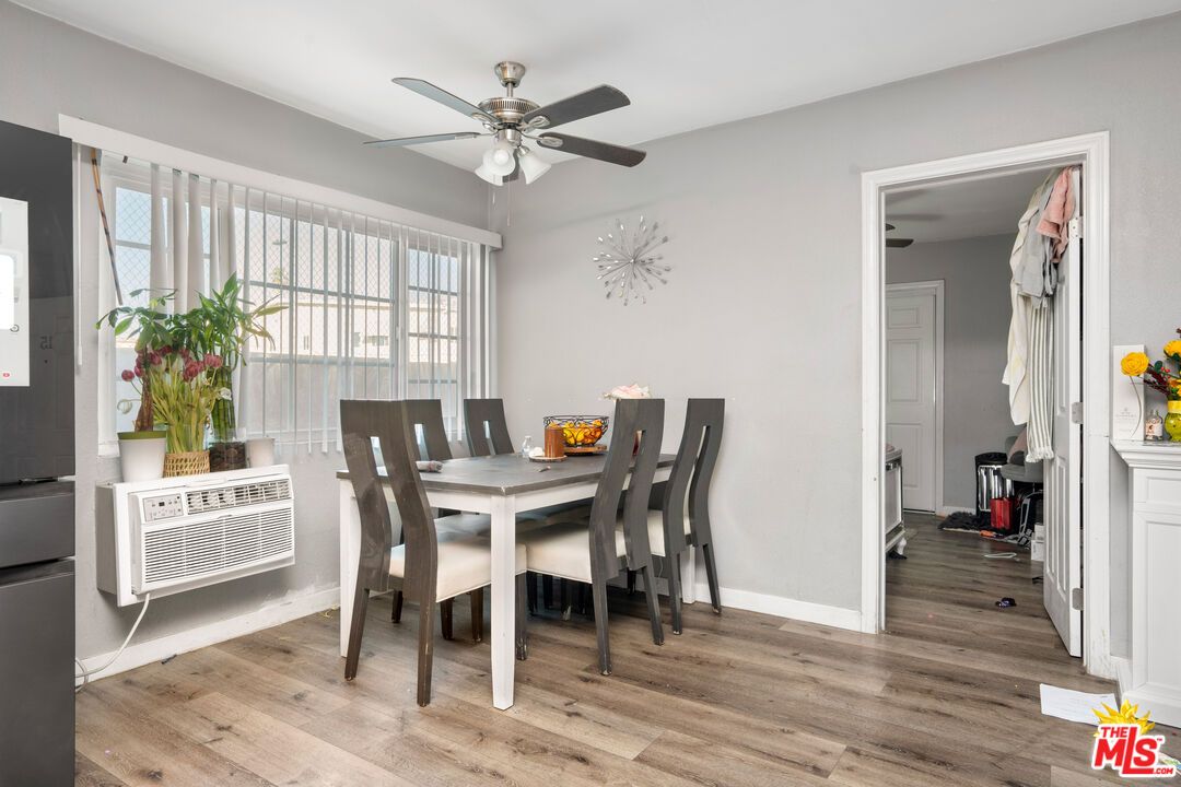Dining room, Interior, Wood Texture Flooring