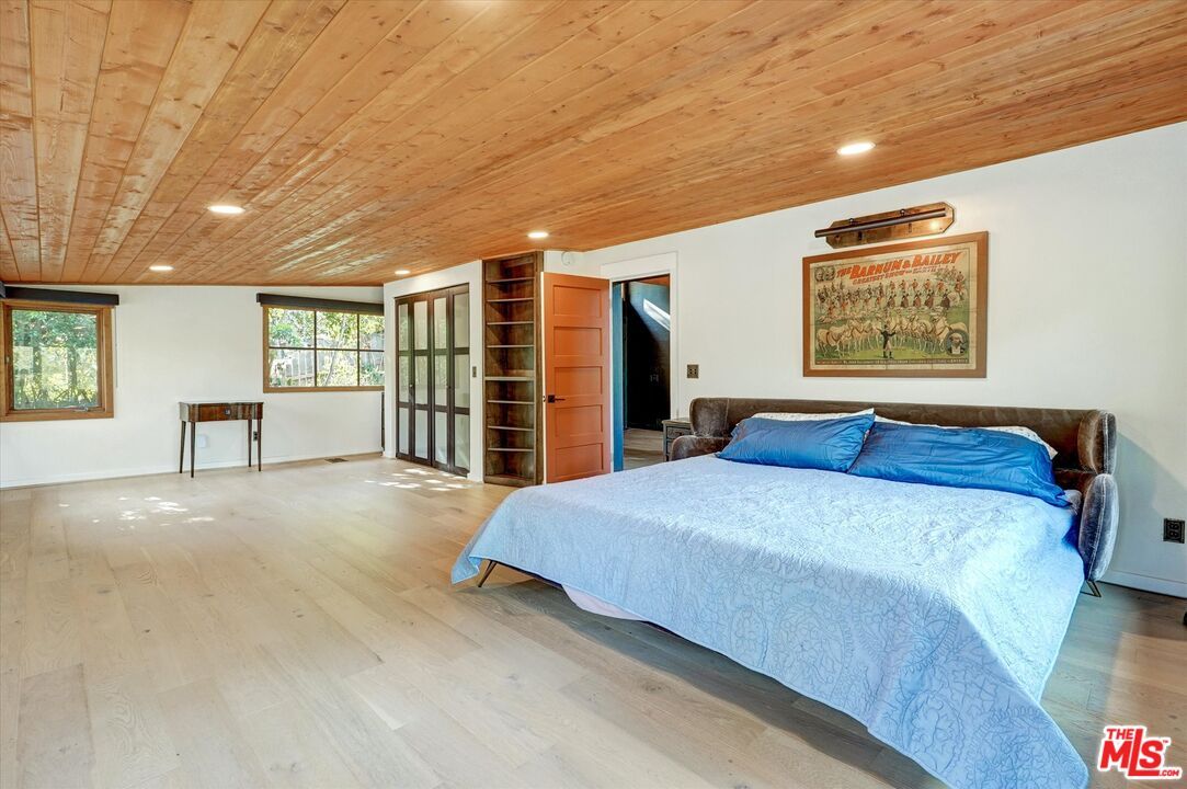 Bedroom, Interior, Recessed Lighting, Wooden Ceilings, Wood Texture Flooring
