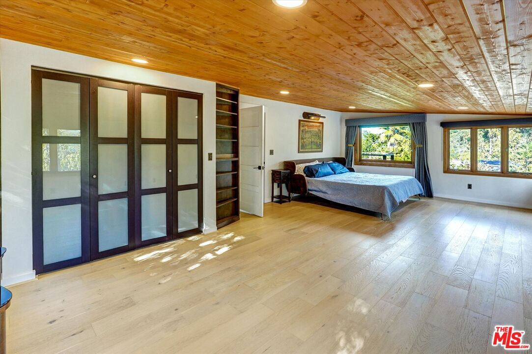 Bedroom, Interior, Recessed Lighting, Wooden Ceilings, Wood Texture Flooring