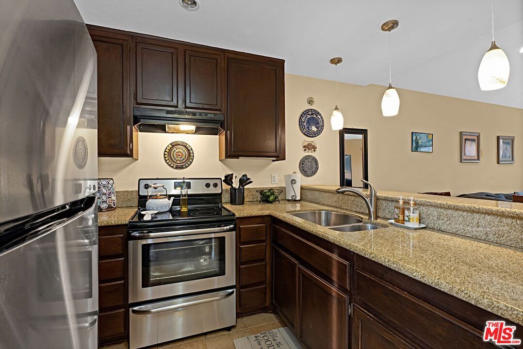 Interior, Kitchen, Pendant Lights, Stainless Steel Appliances