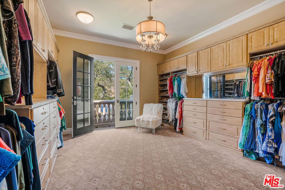 Chandelier, Interior, Walk-in Closets