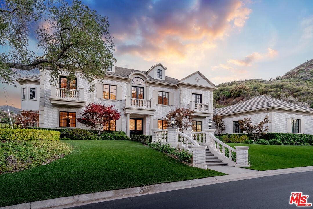 Attached, Exterior, Facade, French Provincial