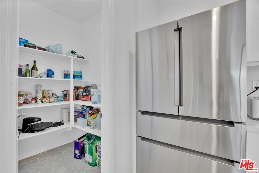 Interior, Stainless Steel Appliances