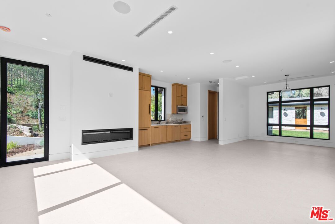 Empty room, Interior, Pendant Lights, Recessed Lighting