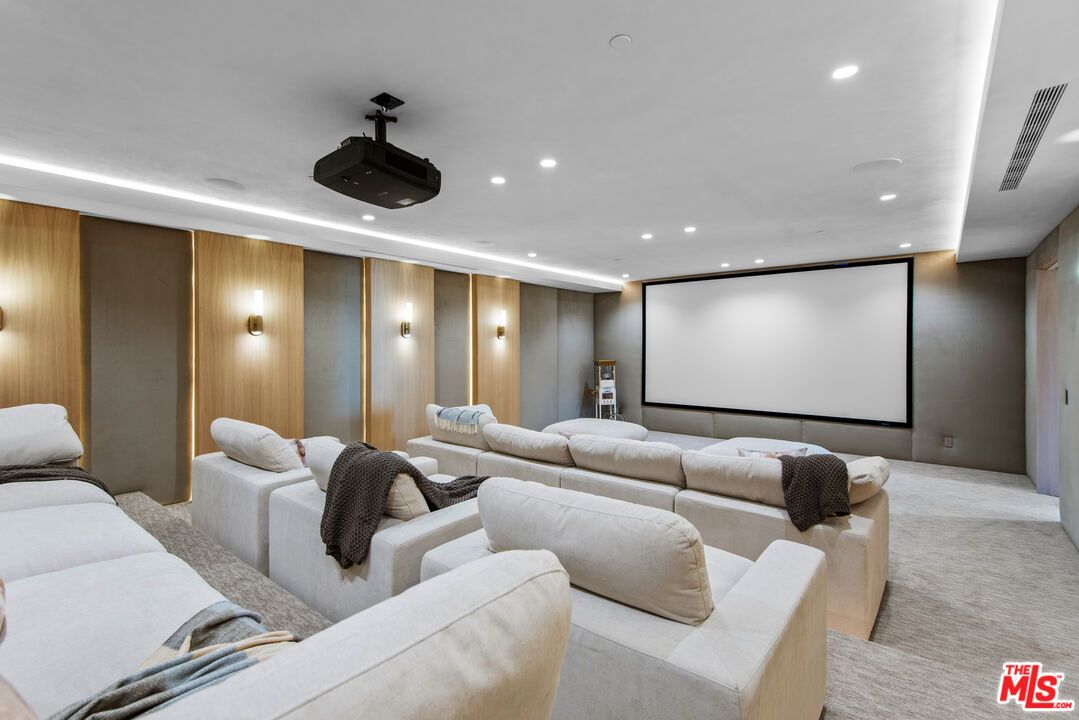 Interior, Projection Screen, Recessed Lighting, Theatre Room