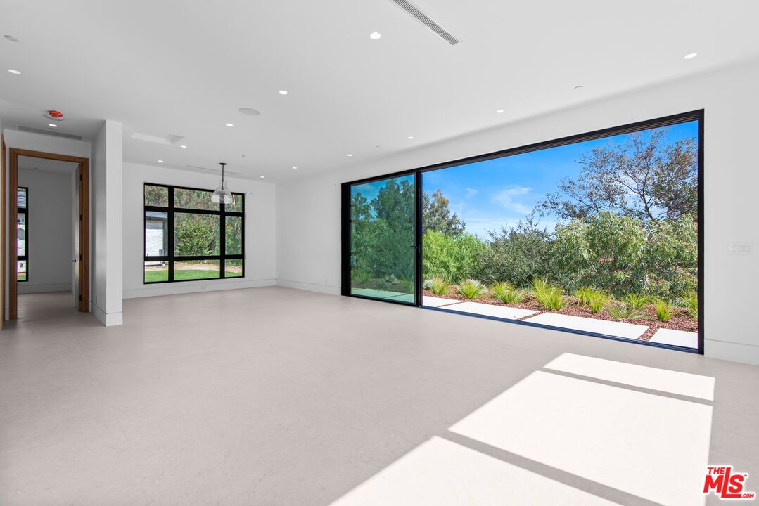 Empty room, Interior, Pendant Lights, Recessed Lighting