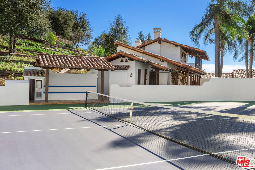 Exterior, Tennis Courts