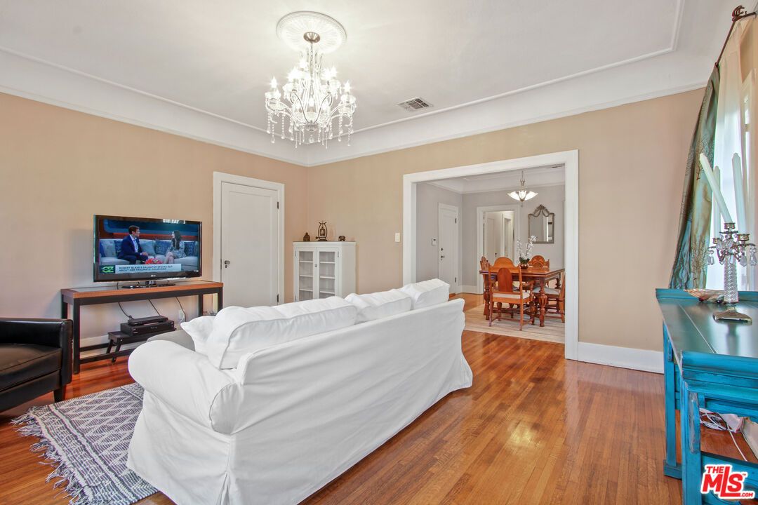 Chandelier, Dining room, Interior, Living room, Wood Texture Flooring
