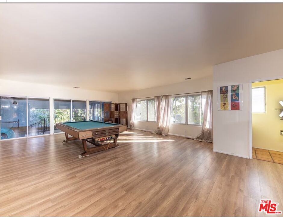 Billiard Table, Game Room, Interior, Wood Texture Flooring