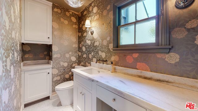 Bathroom, Chandelier, Interior, Pendant Lights