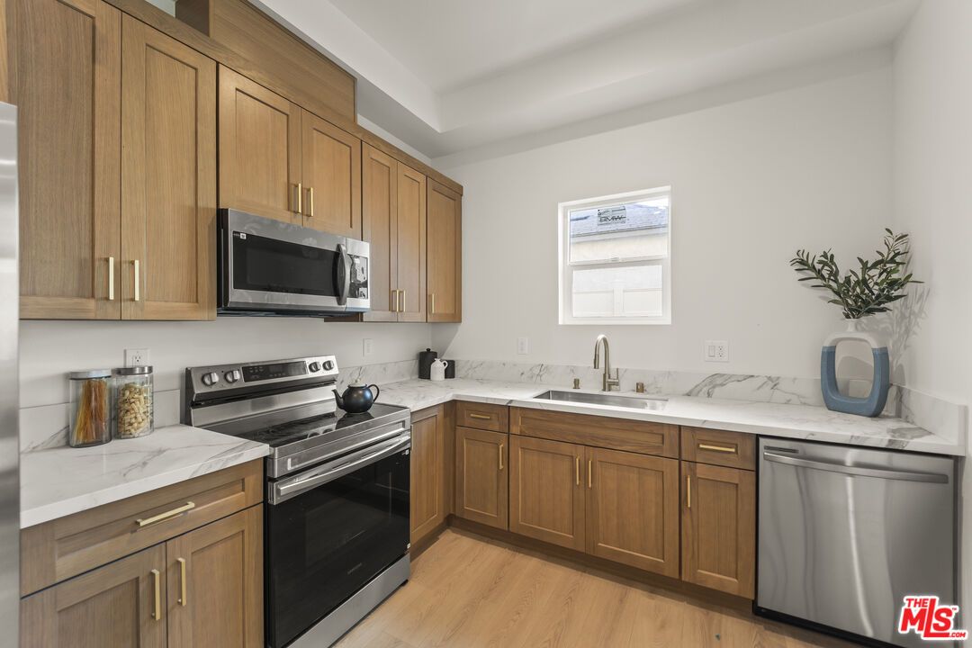 Interior, Kitchen, Stainless Steel Appliances, Wood Texture Flooring