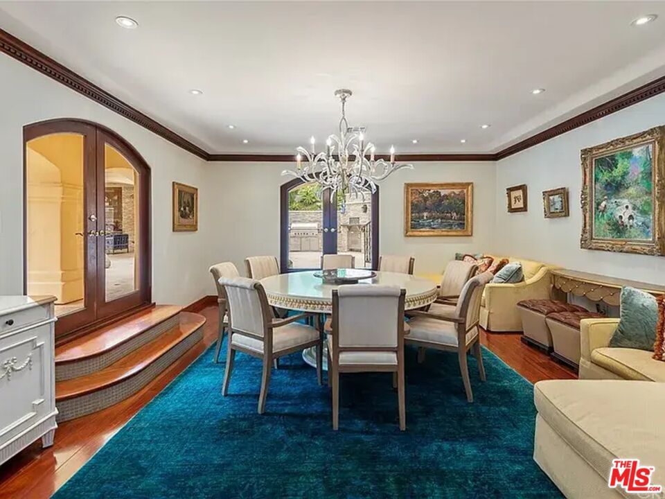 Chandelier, Dining room, Interior, Living room, Recessed Lighting, Wood Texture Flooring