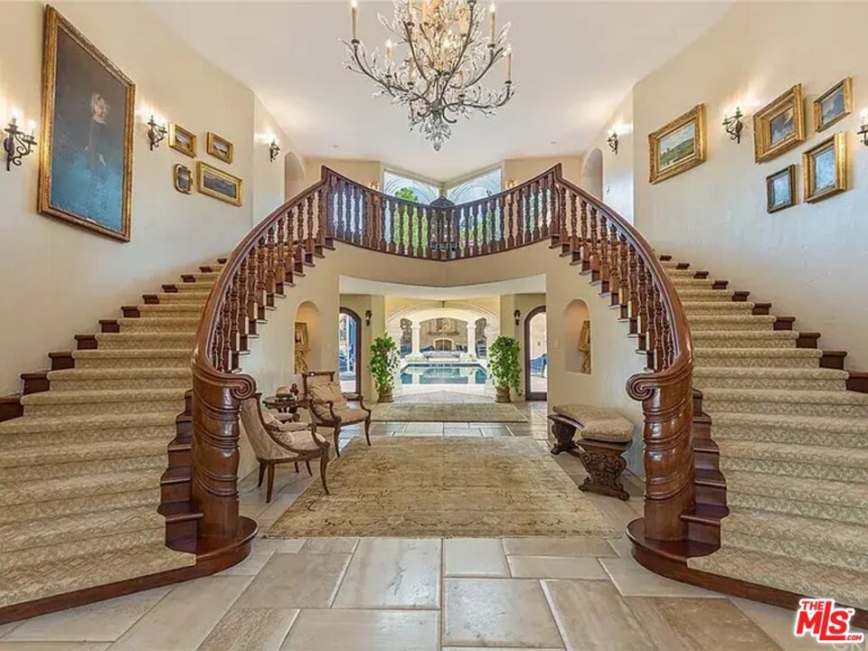 Chandelier, Interior