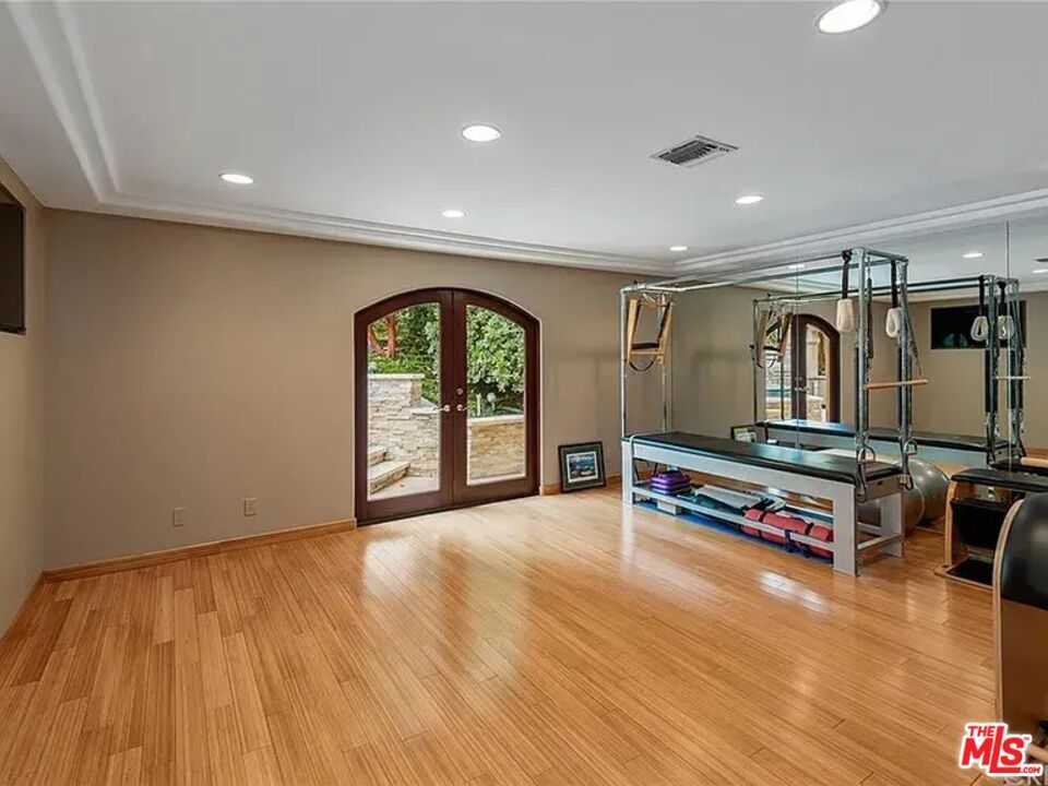 Fitness Equipment, Interior, Recessed Lighting, Wood Texture Flooring