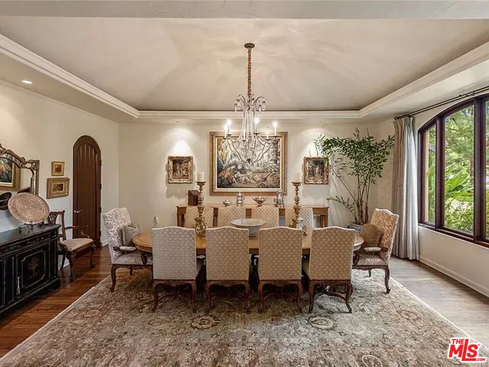Chandelier, Dining room, Interior, Recessed Lighting, Wood Texture Flooring