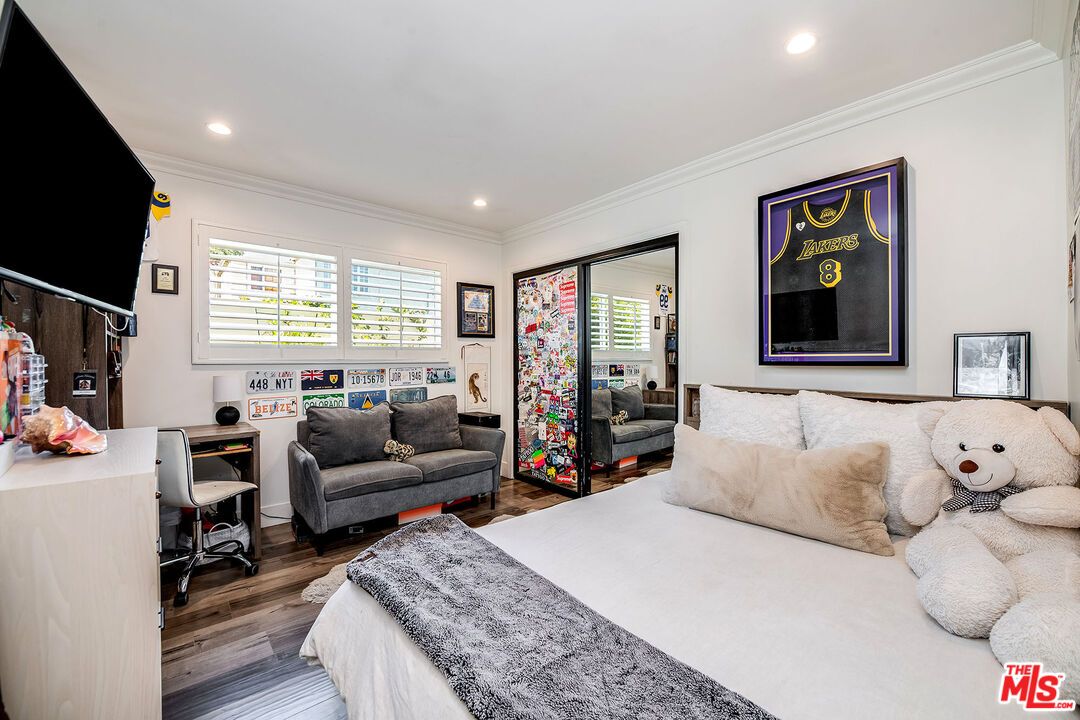 Bedroom, Home Office, Interior, Living room, Recessed Lighting, Wood Texture Flooring