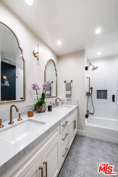 Bathroom, Dual Sink Vanities, Interior, Recessed Lighting