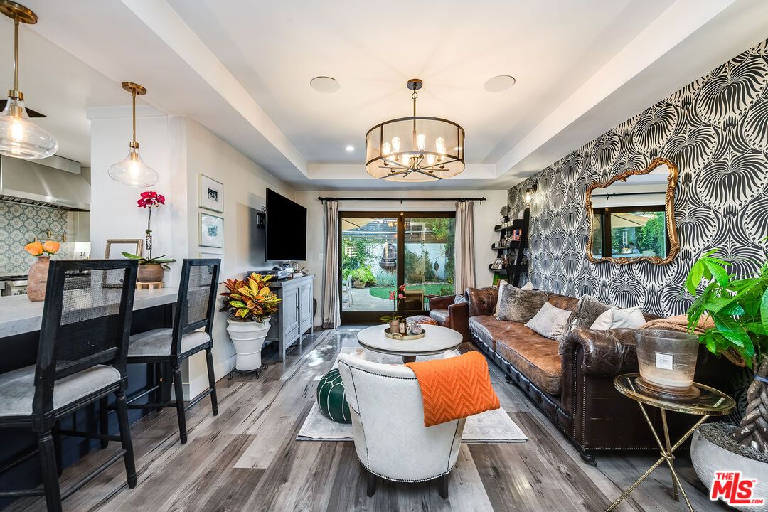 Interior, Living room, Pendant Lights, Recessed Lighting, Wood Texture Flooring