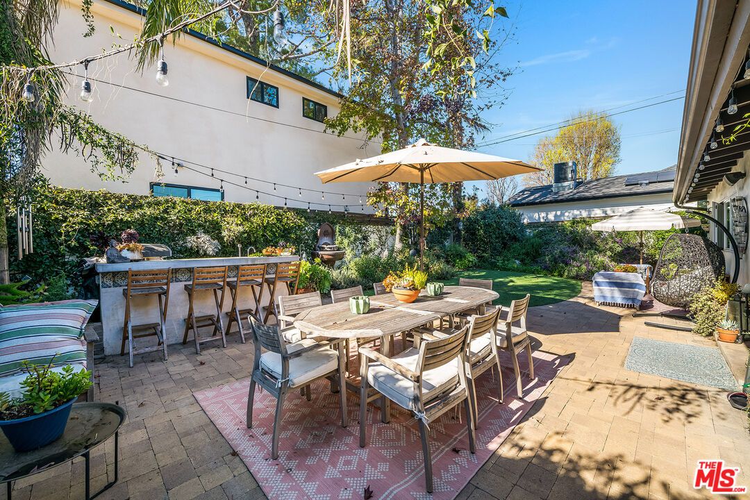 Exterior, Outdoor Kitchen