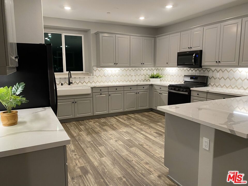 Interior, Kitchen, Recessed Lighting, Wood Texture Flooring