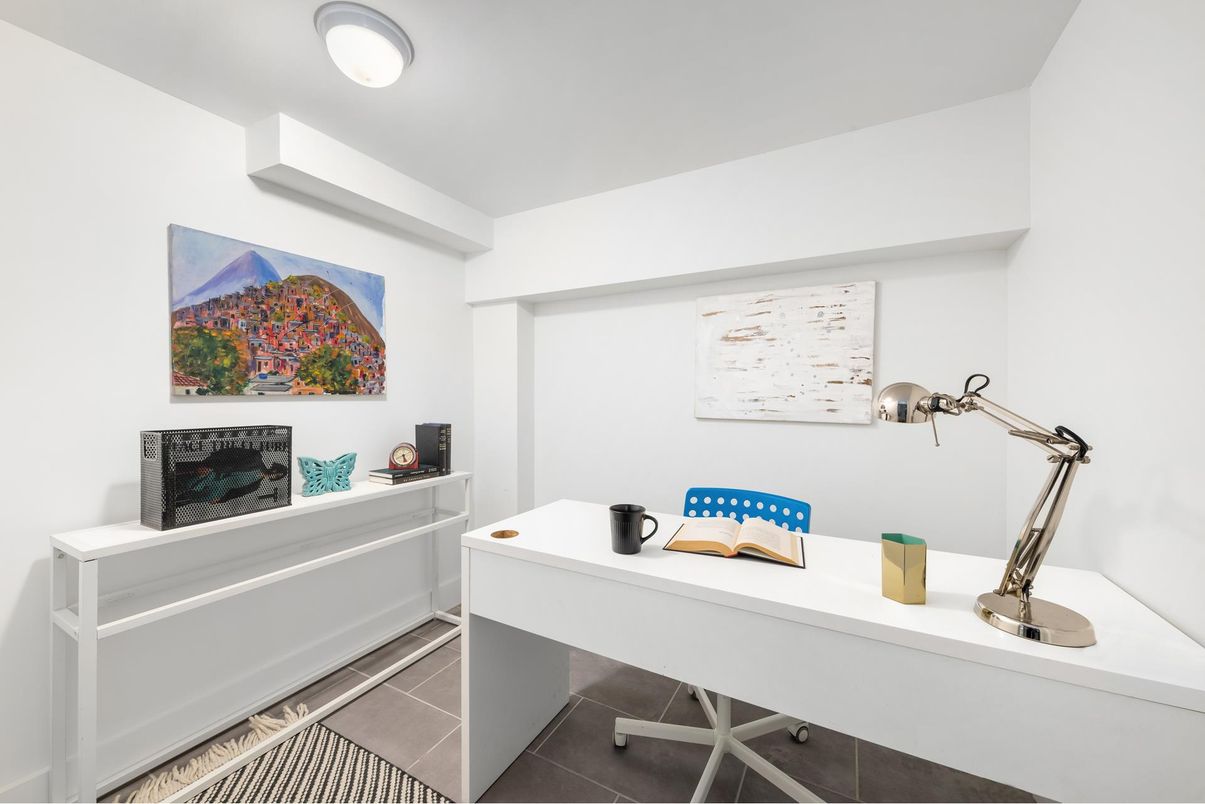 Home Office, Interior