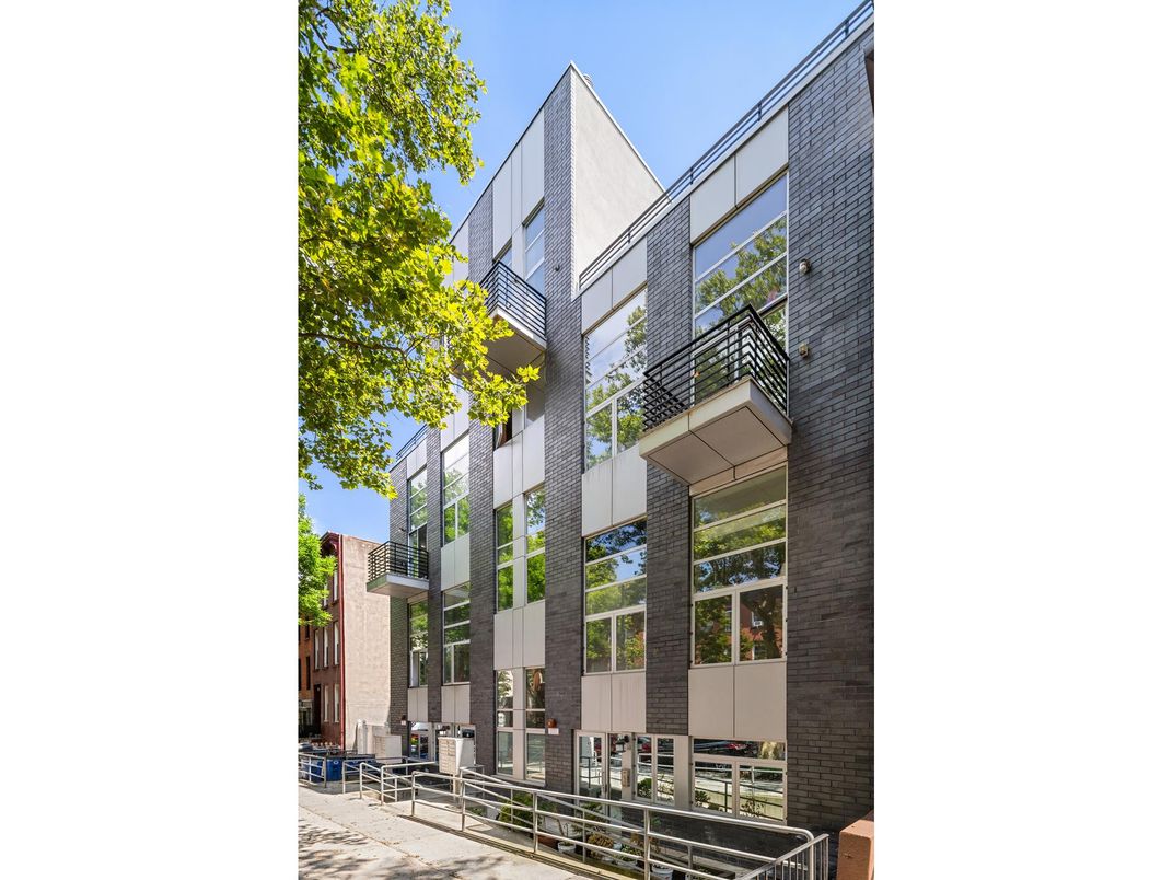 Exterior, Facade, Rowhouse