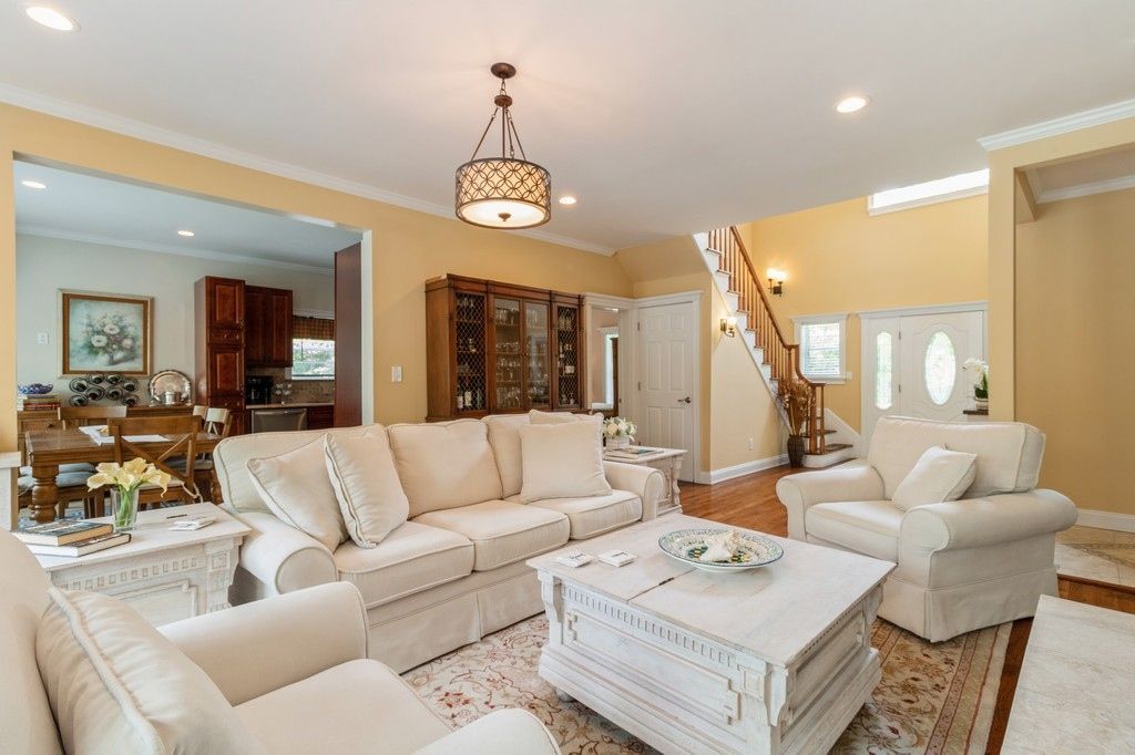 Dining room, Interior, Living room, Pendant Lights, Recessed Lighting, Wood Texture Flooring