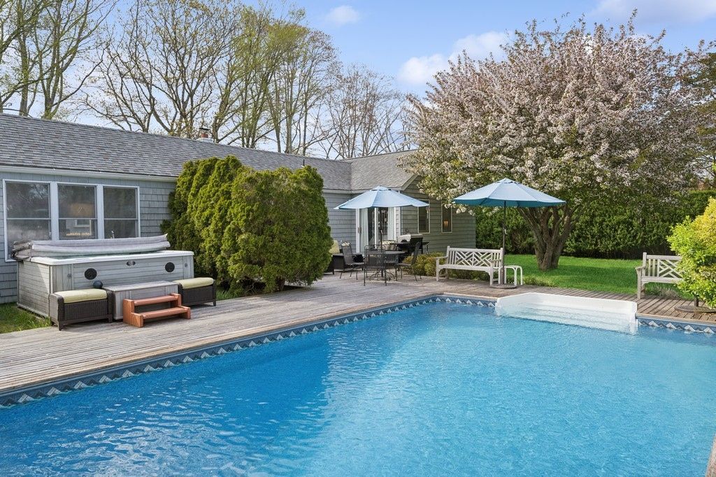 Exterior, Hot Tub, Pool