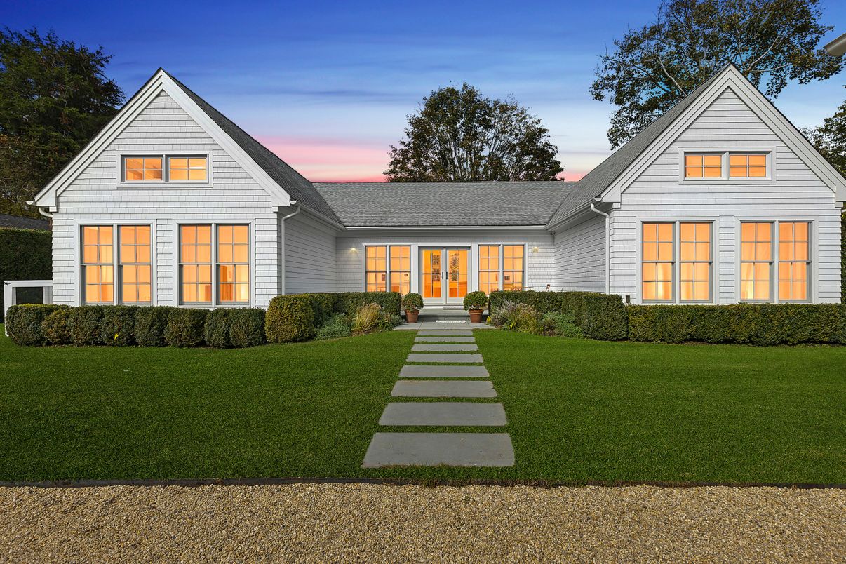 Exterior, Facade, Farmhouse