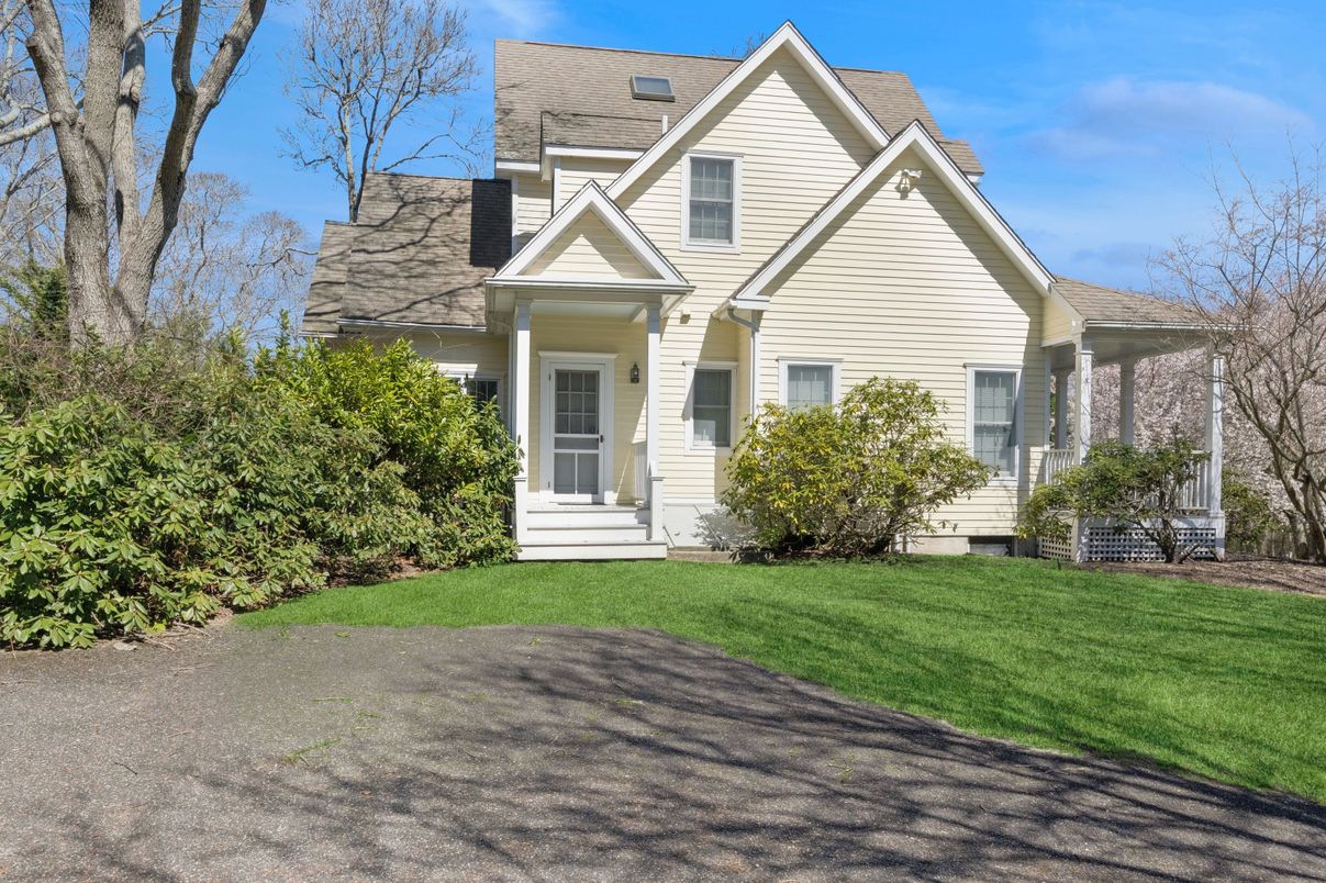 Exterior, Facade, Farmhouse