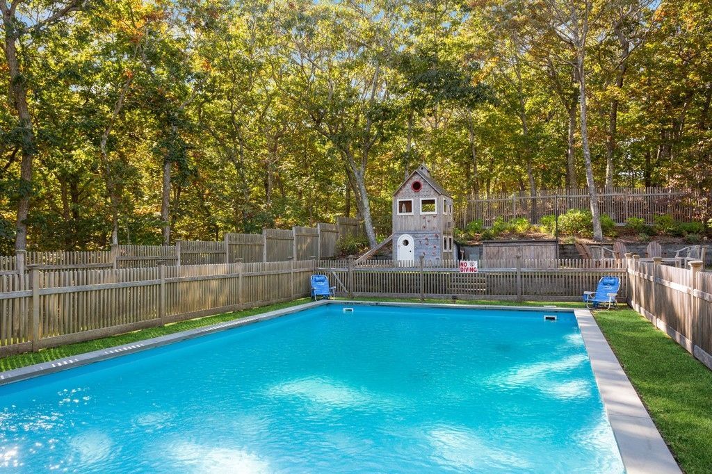 Exterior, Playground, Pool