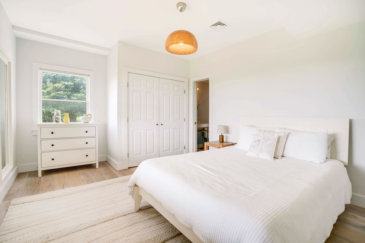 Bedroom, Interior, Pendant Lights, Wood Texture Flooring
