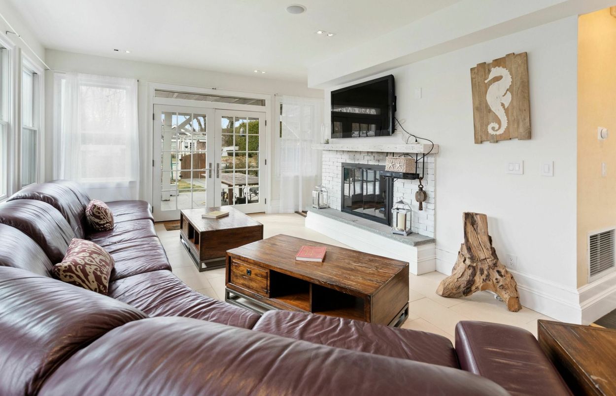 Fireplace, Interior, Living room, Recessed Lighting