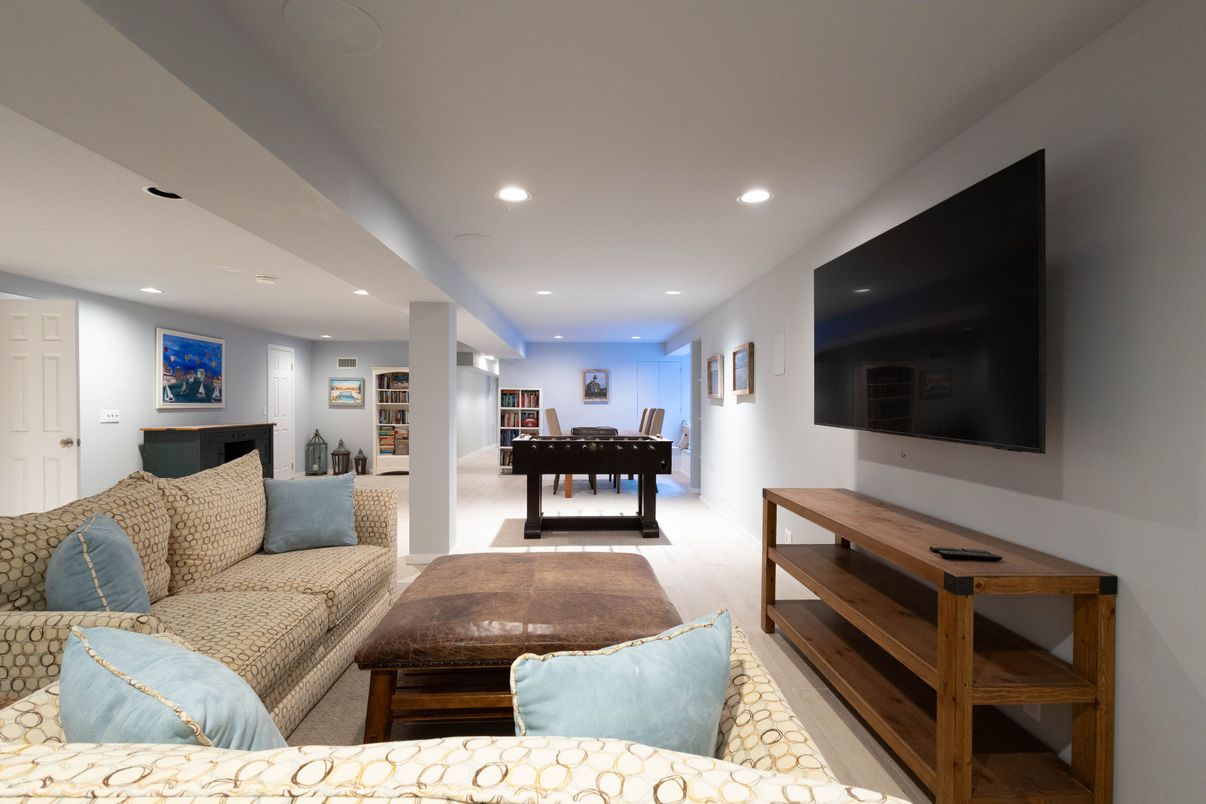 Game Room, Interior, Living room, Recessed Lighting