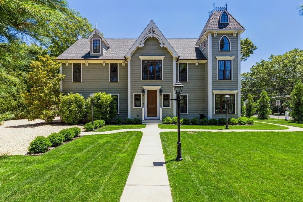 Exterior, Facade, Queen Anne Victorian