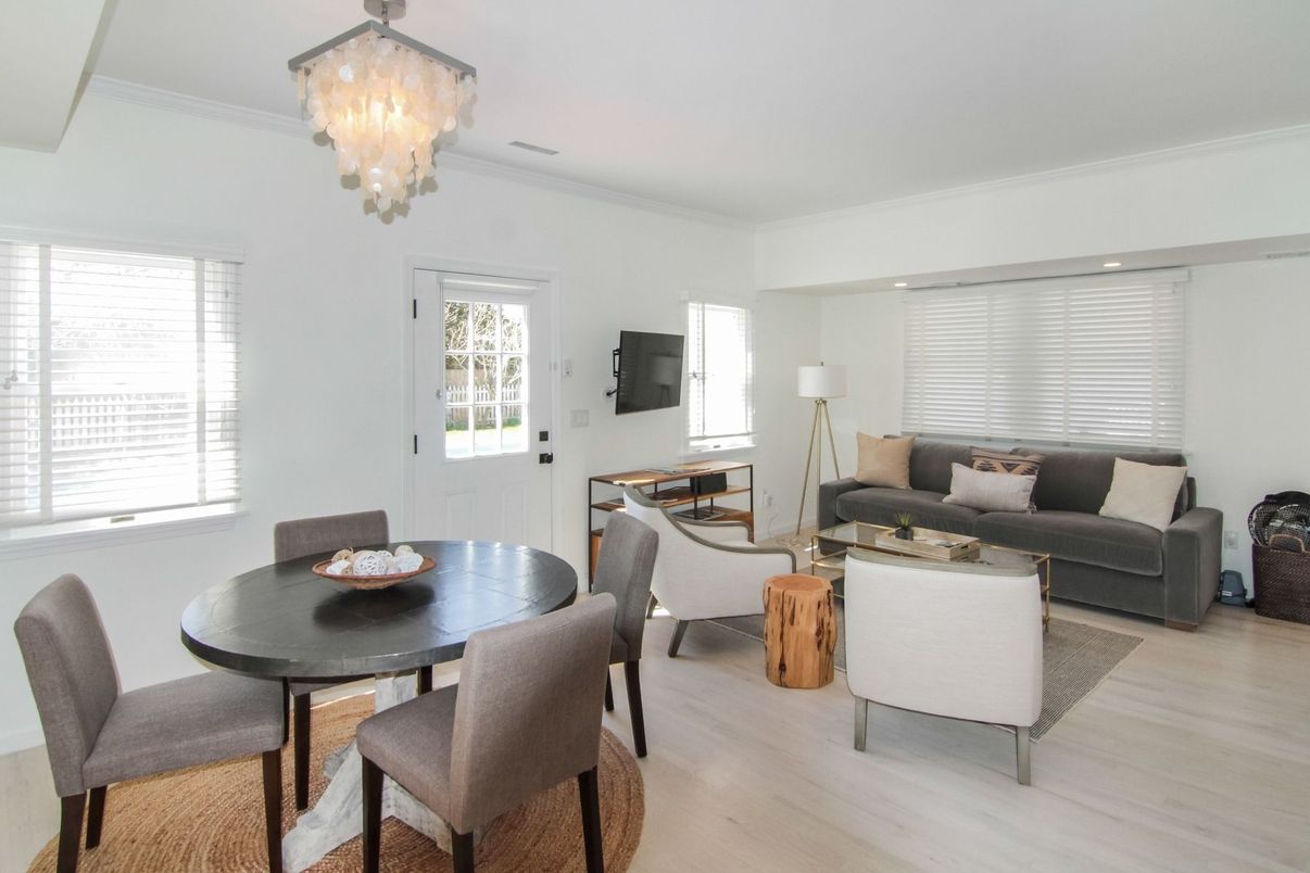 Chandelier, Dining room, Interior, Living room, Recessed Lighting, Wood Texture Flooring