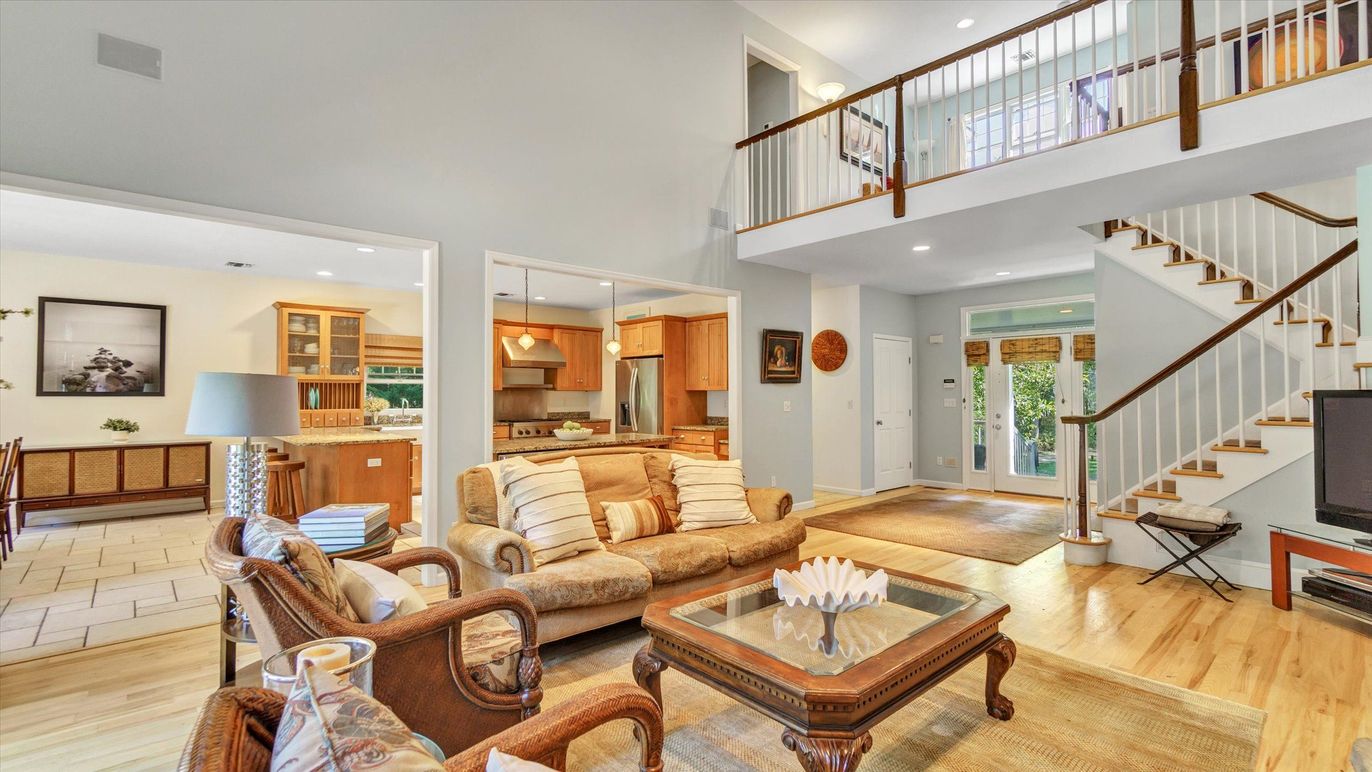 Interior, Kitchen, Living room, Pendant Lights, Recessed Lighting, Wood Texture Flooring