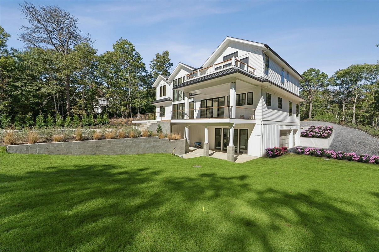 Backyard, Exterior, Facade, Queen Anne Victorian
