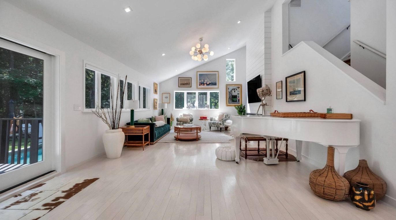 Chandelier, Interior, Living room, Piano, Recessed Lighting, Wood Texture Flooring