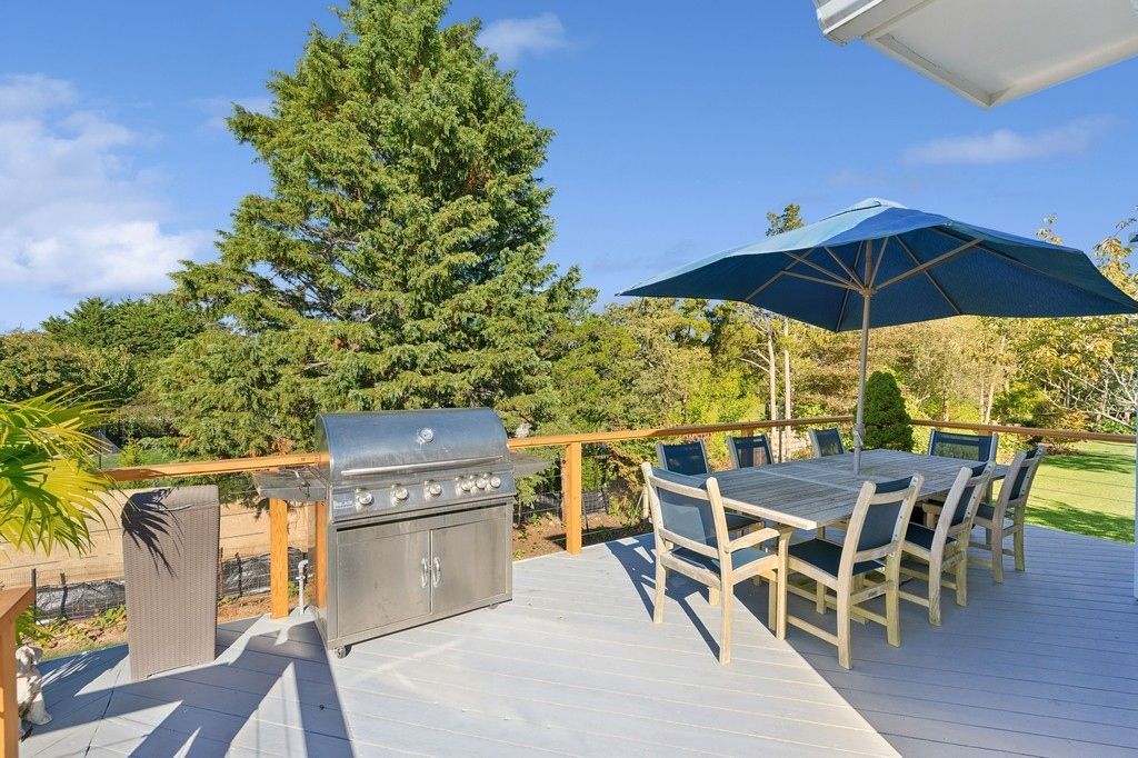 Exterior, Outdoor Kitchen