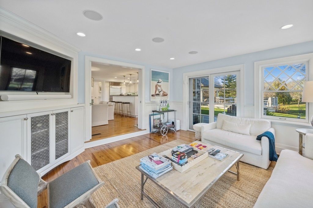 Interior, Living room, Pendant Lights, Recessed Lighting, Wood Texture Flooring