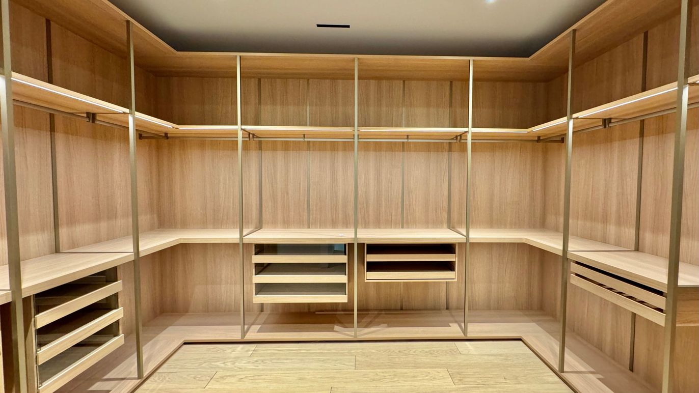 Interior, Walk-in Closets, Wood Texture Flooring