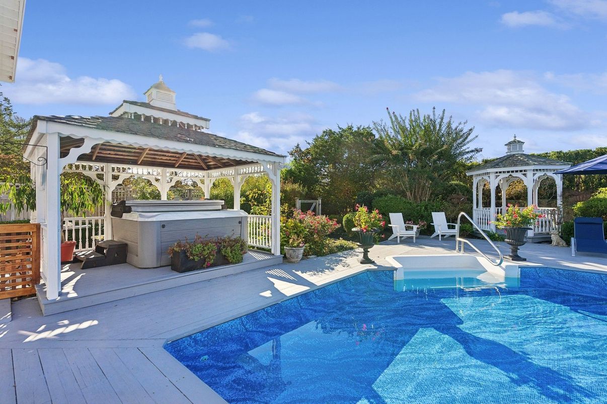 Exterior, Hot Tub, Pool