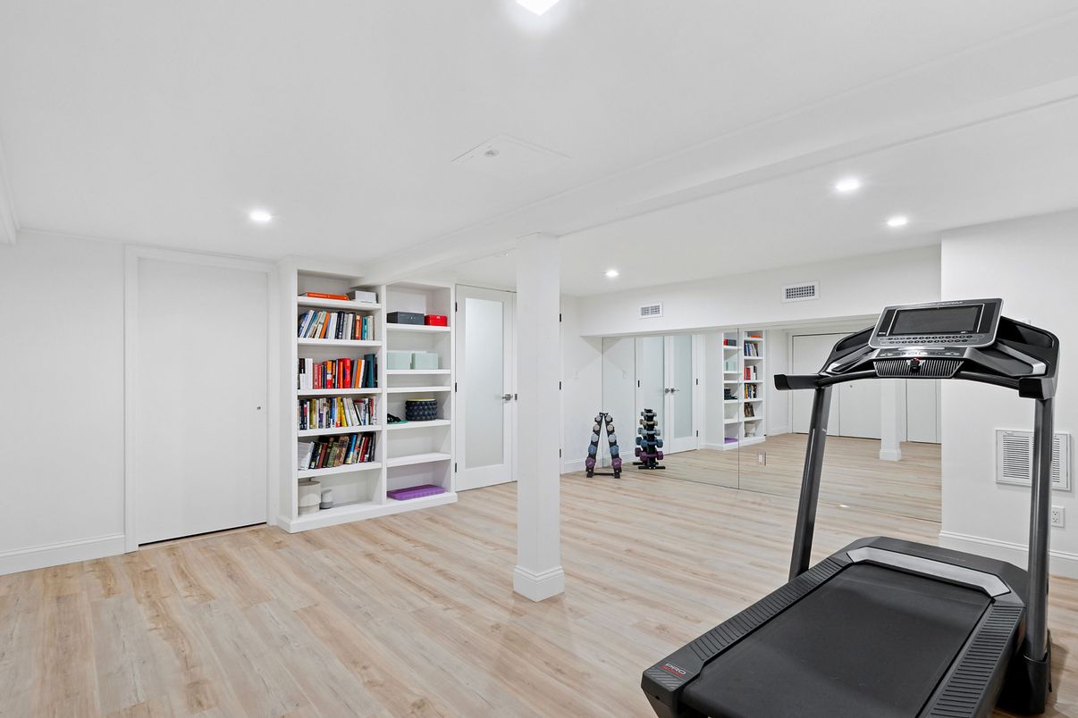 Fitness Equipment, Interior, Recessed Lighting, Wood Texture Flooring