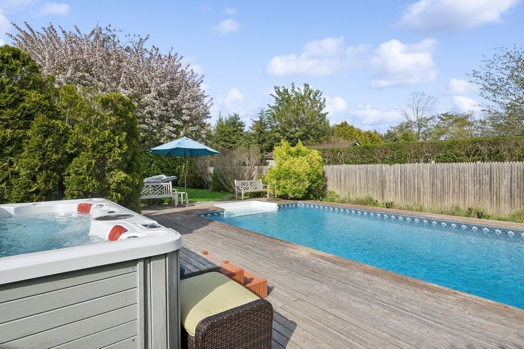 Exterior, Hot Tub, Pool